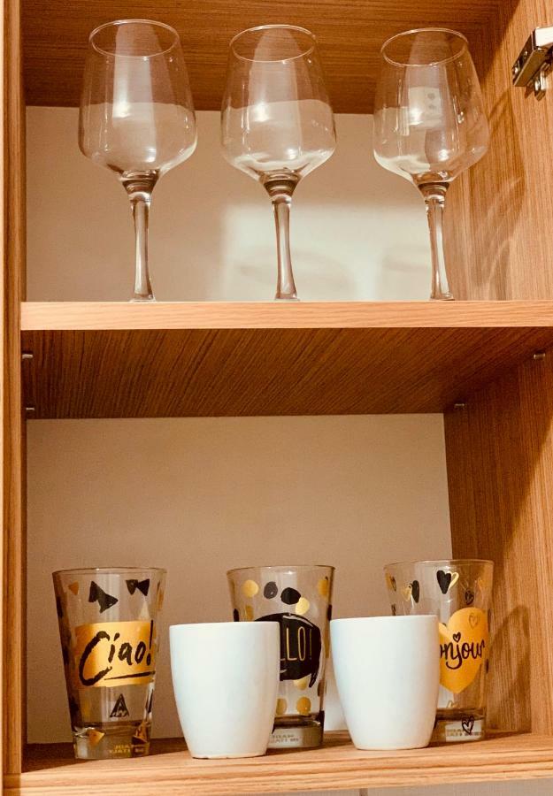 טימישוארה Ultracentral Apartment With All You Need: Wifi, Tv, Ac, Washer, Coffe מראה חיצוני תמונה